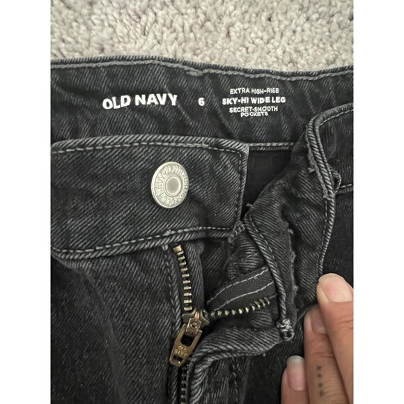 Old Navy Extra High-Rise Sky-Hi Wide Leg Jeans (Two-Tone Wash) in size 6 - Picture 3 of 3